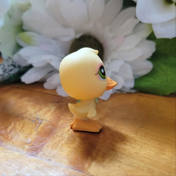 Littlest Pet Shop LPS #51 Duck Yellow Duckling Green Eyes Bird 2005 - Picture 3 of 11